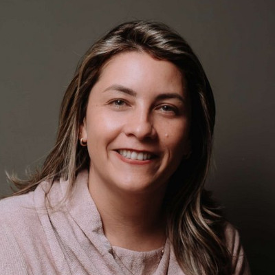 Prof. Dra. Graciele Fernanda da Costa Linch